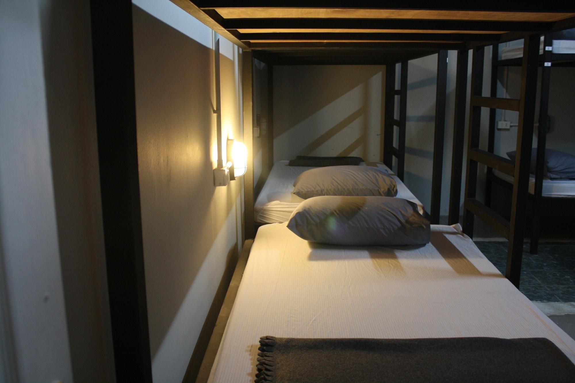The Mixx Hostel Бангкок Экстерьер фото